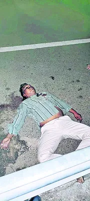 రోడ్డు ప్రమాదంలో ప్రైవేటు స్కూల్ టీచర్ మృతి