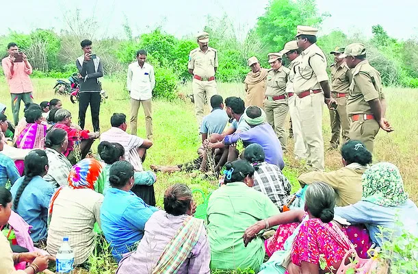 ‘ప్లాంటేషన్’ భూముల ఆక్రమణకు యత్నం