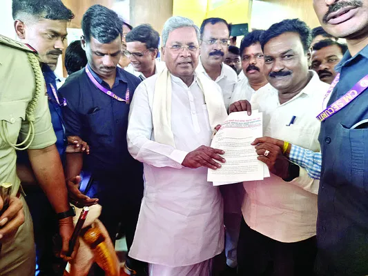 రైతుల సమస్యలను పరిష్కరించాలి 