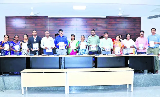 మహిళా సంఘాల పనితీరు మెరుగునకే కరదీపిక