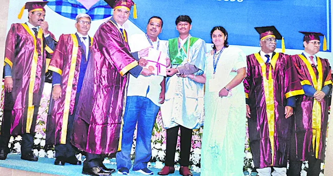 దుర్గమ్మ హుండీ ఆదాయం రూ.3,70,41,400