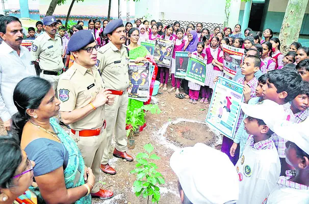 చెడు వ్యసనాలకు దూరంగా ఉండాలి