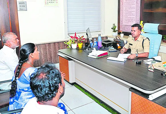 సమస్యలకు చట్ట పరిధిలో పరిష్కారం