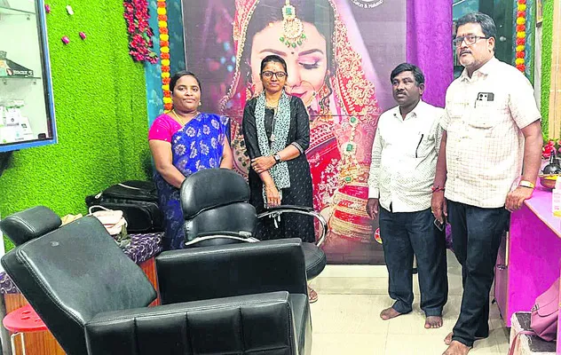 మహిళల అభివృద్ధికి స్వయం ఉపాధి యూనిట్లు