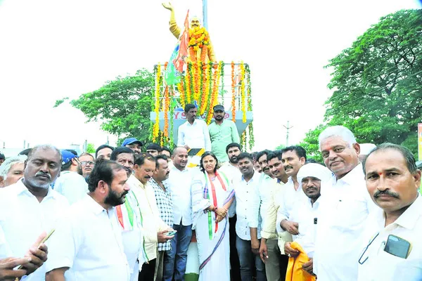 ప్రజల గుండెల్లో నిలిచిన మహానేత వైఎస్సార్
