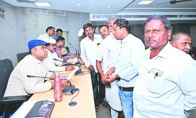 ప్రజలకు జవాబుదారీగా ఉండాలి