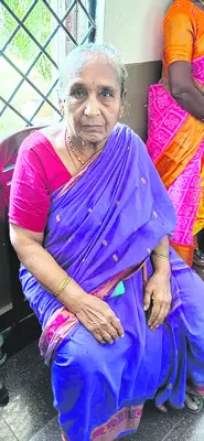 కొడుకు అన్నం పెట్టడం లేదు