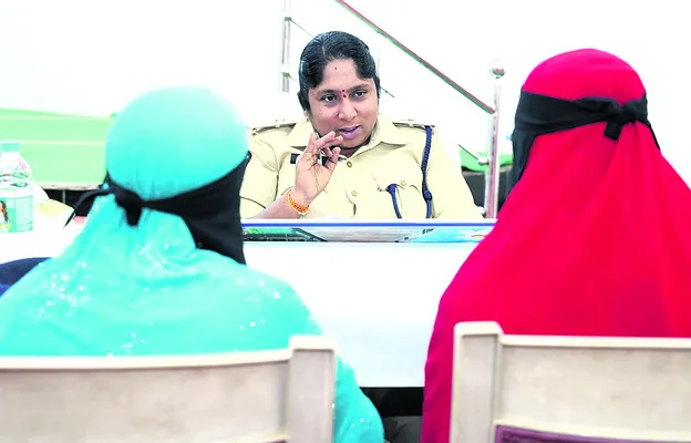 వేధిస్తున్నారు.. రక్షణ కల్పించండి