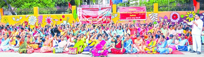అంగన్వాడీలకు సంక్షేమ పథకాలివ్వండి