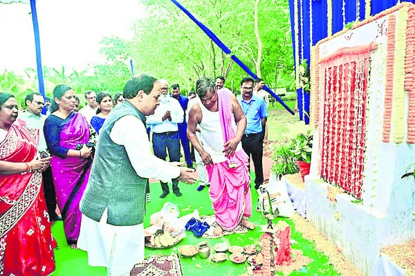 పురాతన మందిరం నేలమట్టం