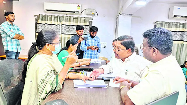 ● పీజీఆర్ఎస్కు 203 దరఖాస్తులు
