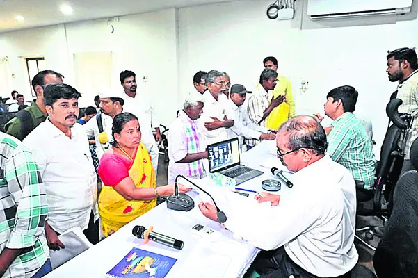 ప్రజా సమస్యలను బాధ్యతగా పరిష్కరించాలి