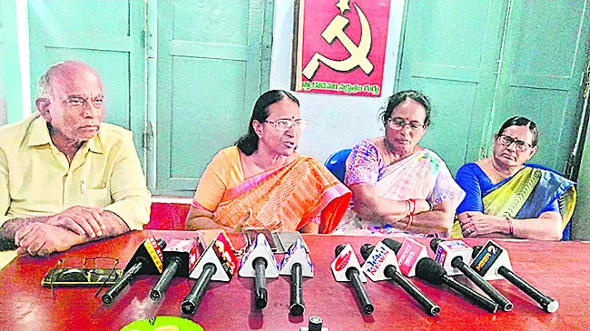 తప్పుడు విధానాలు అమలు చేస్తున్న కూటమి ప్రభుత్వం