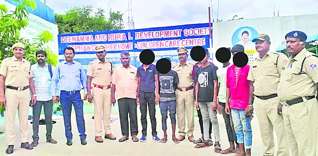హౌసింగ్ కాలనీలపై సత్వరం నివేదిక ఇవ్వండి