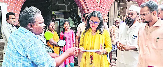 బిడ్డ చదువుకు అండగా నిలవాలి !