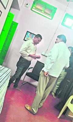 లింగ నిర్ధారణపై కొరడా