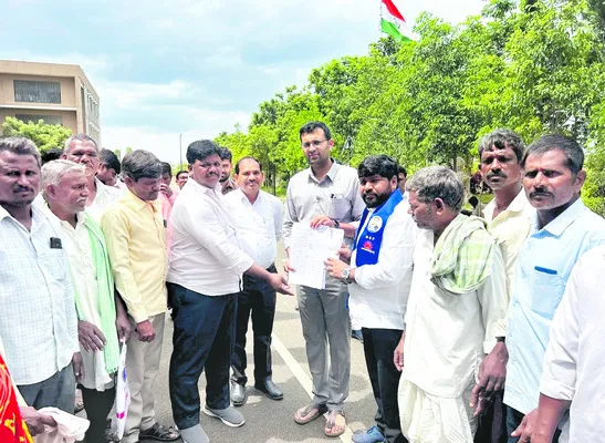 యాజమాన్య హక్కులు కల్పించాలి