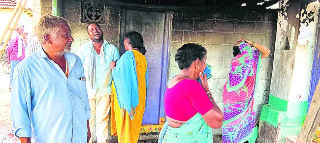 గూడు చెదిరింది..గుండె పగిలింది