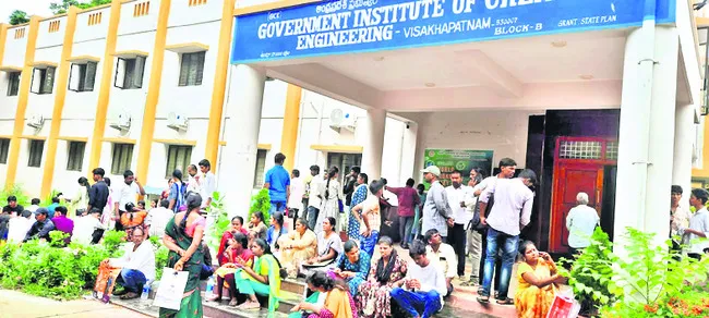 కొనసాగుతున్న పాలిసెట్ కౌన్సెలింగ్