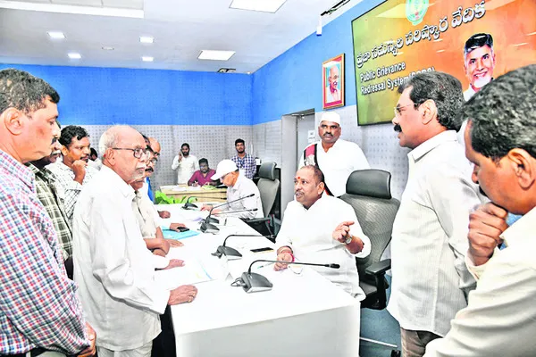 అర్జీలు స్వీకరించిన మేయర్‌ 