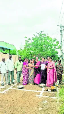నత్తనడకన ఇళ్ల నిర్మాణం