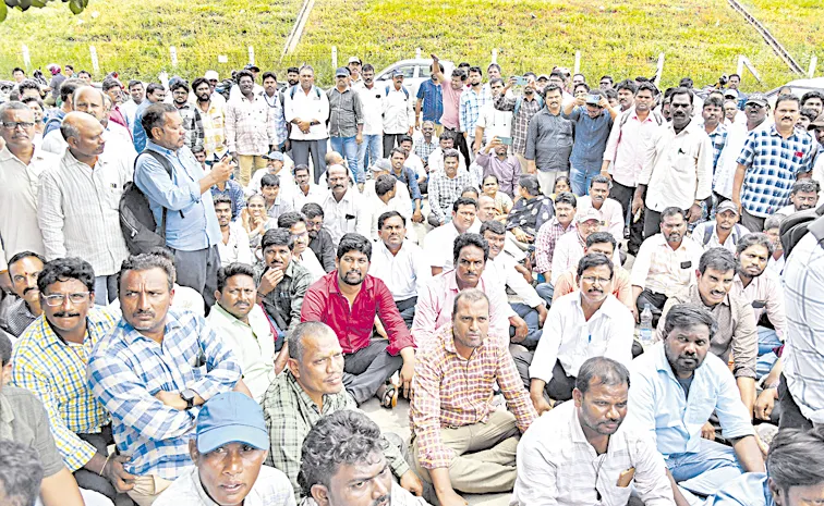 Employment Guarantee Workers Protest Rural Development Commissioner Office: Andhra Pradesh