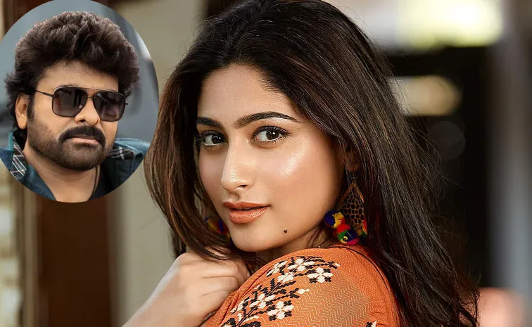 Nishvika Naidu Along With Chiranjeevi Vishwambhara