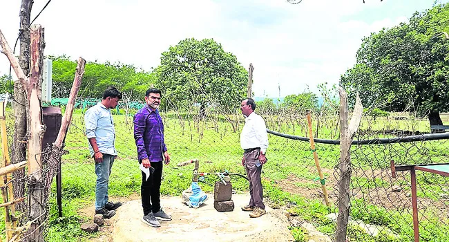మిషన్ భగీరథ నీటిని అందిస్తాం