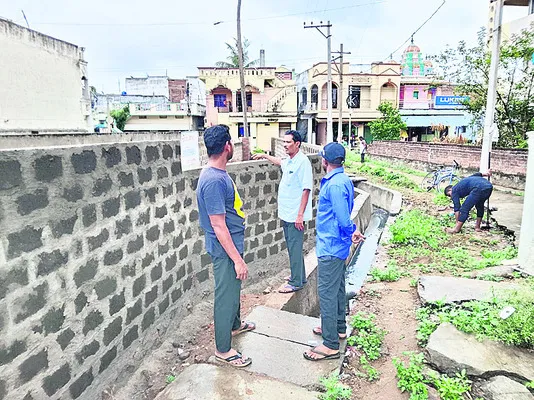 ● అడ్డగో(డ)లుగా ఆక్రమణ!