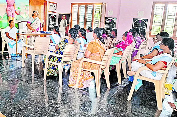 ఆశ వర్కర్లపై రాజకీయ వేధింపులా?