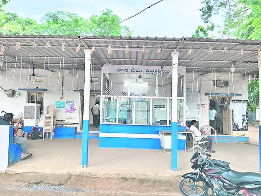 కమిషనర్లకు కలిసిరాని చెన్నూర్