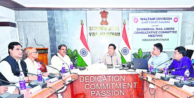 ప్రత్యేక రైలు సౌకర్యం కల్పించాలి