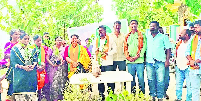 శ్యామాప్రసాద్ ముఖర్జీని ఆదర్శంగా తీసుకోవాలి