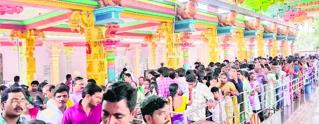 ● మద్ది క్షేత్రానికి పోటెత్తిన భక్తులు
