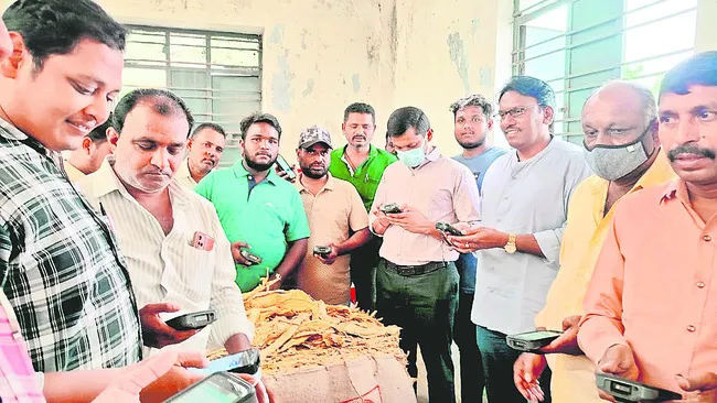 ఆగని కనిష్ట ధర పతనం