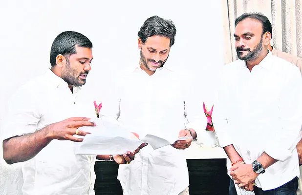 మాజీ