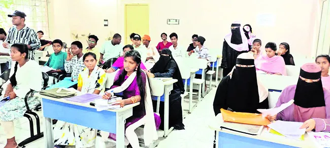 పాలిసెట్ కౌన్సెలింగ్కు 220 మంది హాజరు