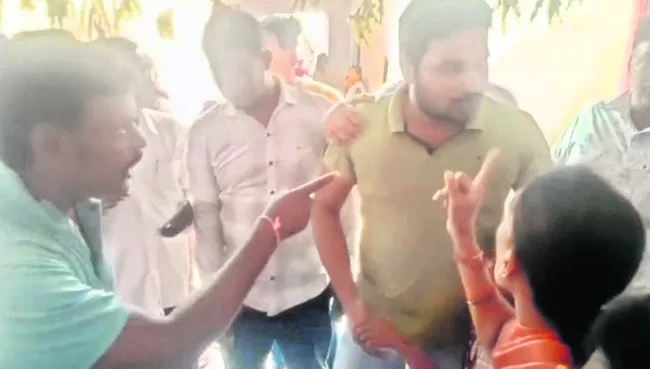 ప్రభుత్వ ఉపాధ్యాయుడిపై దాడి