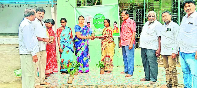 ‘తల్లి పేరుతో మొక్క నాటండి’