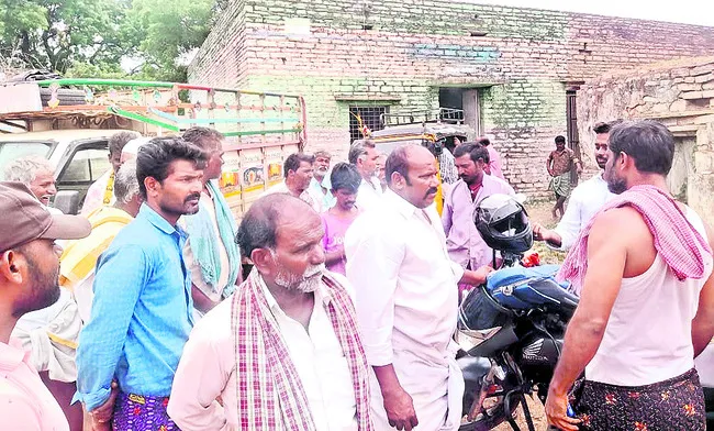 సోయాబీన్ విత్తనాల కోసం రైతుల ఆందోళన
