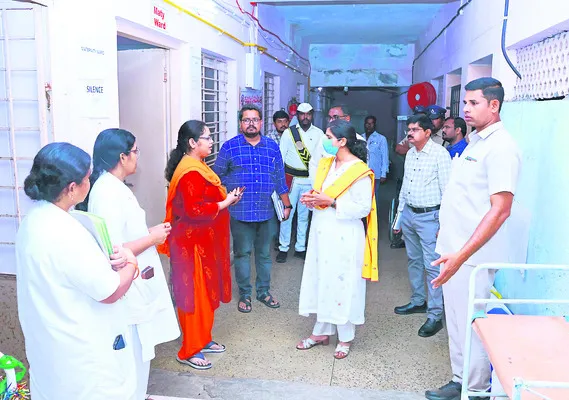 వైద్యులు అందుబాటులో ఉండాలి