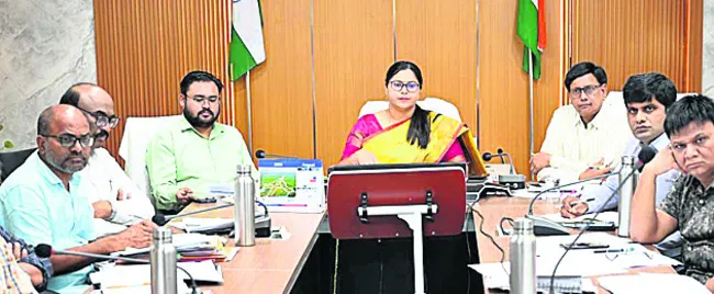 ఇందిరమ్మ ఇళ్ల నిర్మాణ వేగం పెంచాలి