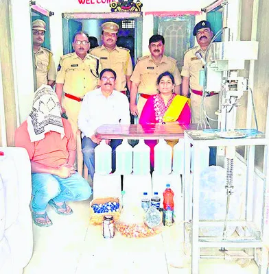 నకిలీ మద్యం తయారీ గుట్టు రట్టు