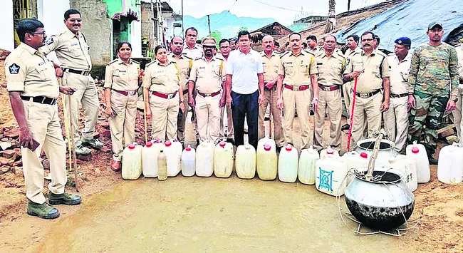 ఏఓబీలో సారా స్థావరాలపై దాడులు