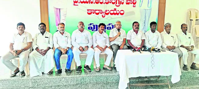 కేవీకే పుట్టపర్తిలోనే ఏర్పాటు చేయాలి