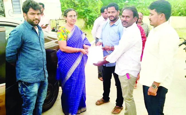 సొంత మండలంలో అవకాశమివ్వండి