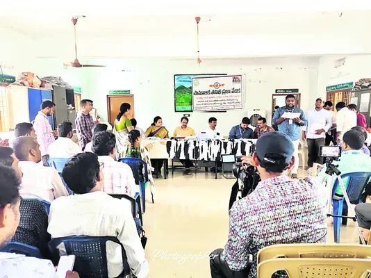 ఉపాధి పనుల్లో అక్రమాలుసహించేది లేదు