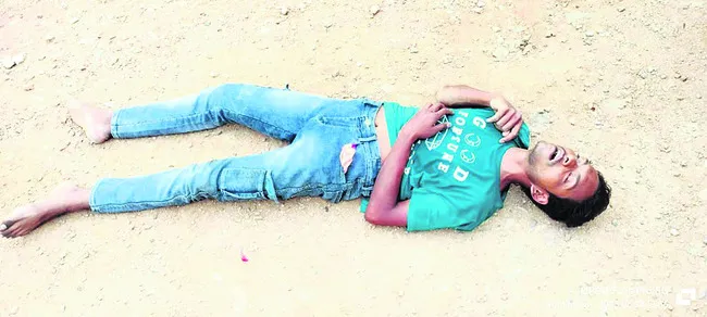 రెండు బైకులు ఢీ