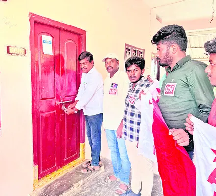 ప్రైవేట్ పాఠశాల గోదాం సీజ్
