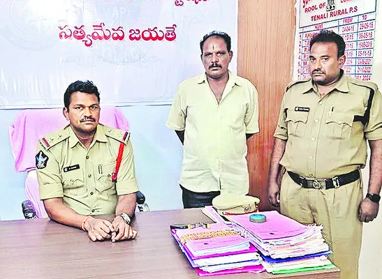 ఇళ్లు కట్టిస్తానని మోసగించిన వ్యక్తి అరెస్టు